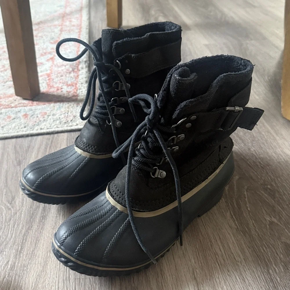 Sorel Black Women's Winter Lace-Up Boots Size 7.5 Waterproof Outdoor